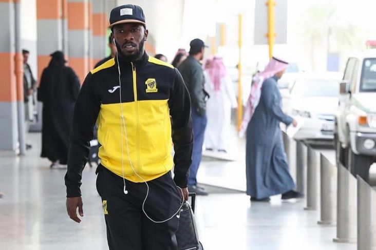 "Kisah Mengejutkan Pemain Timnas Arab Saudi yang Terjatuh dari Lantai 2 Apartemen di Dubai: Mengenal Lebih Dekat Fahad Al Muwallad"
